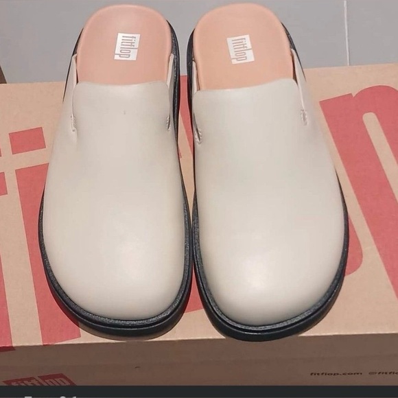 FitFlop Women's Cream Slip-On Shoes - Picture 1 of 7